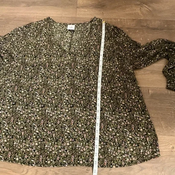 Cabi Chorous v-neck, full sleeve blouse in black, pink, brown floral, L - Picture 7 of 9